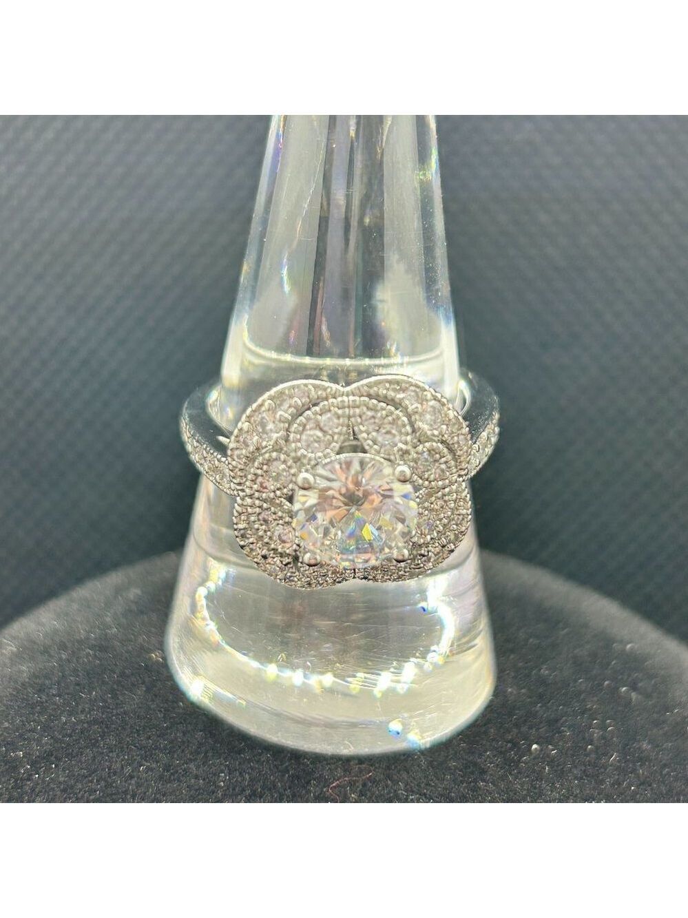 Brand new! Ladies Vintage style floral zircon ring Size9